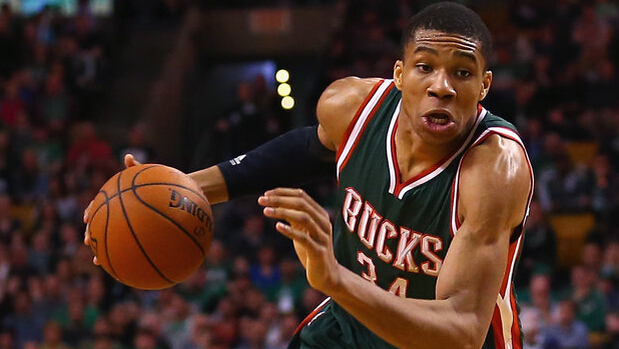 世亚预战报：伊拉克2-1补时绝杀阿联酋，总比分3-2晋级（世亚预快报：伊拉克补时2-1击败阿联酋，累计3-2强势晋级）