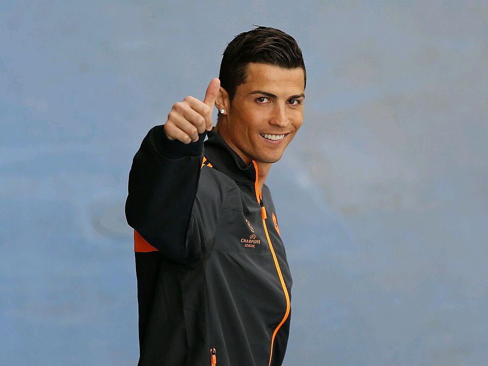 篮球新星朱松玮展现实力，半场高效表现引人注目（朱松玮半场高效爆发，展现篮球新星风采）