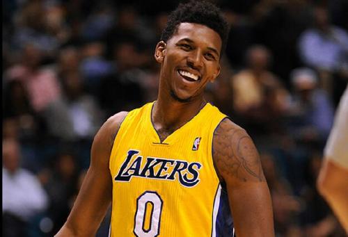 门将多次神扑 成为最大功臣（门将神扑连连 成为制胜关键）