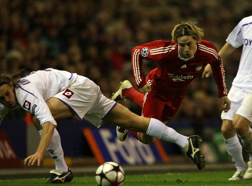 青岛球迷狂欢全场（青岛球迷全场沸腾）