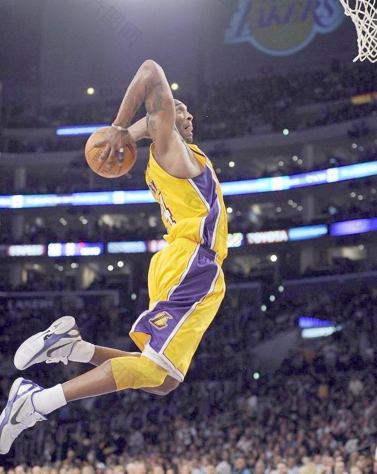 拜仁莱万多夫斯基关键进球锁定胜局（莱万多夫斯基致胜进球助拜仁取胜）