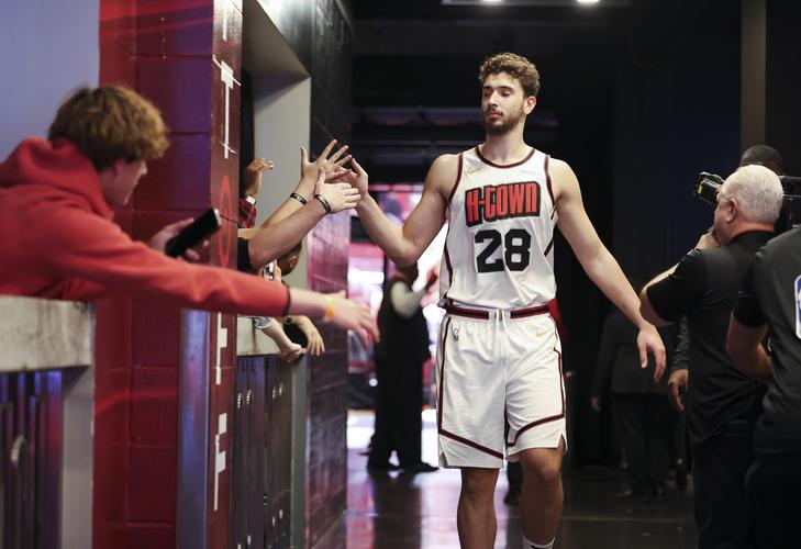 交易成定局？国王后场大清洗！神级超六，下家是何处？（交易尘埃将落定？国王后场大换血！神级第六人下一站在哪？）