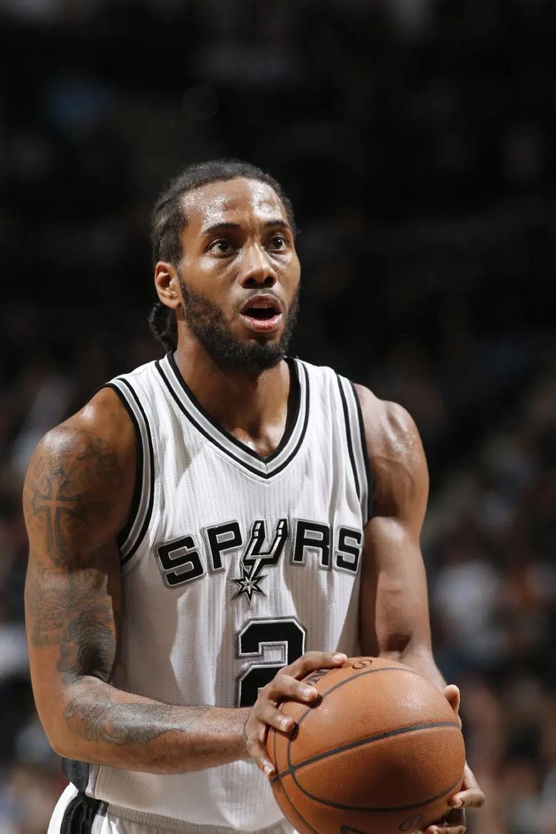 世体：巴萨内部认为凯恩很乐意来到西甲，莱万是一个很好先例（世体：巴萨高层相信凯恩愿赴西甲，莱万转会是成功范例）