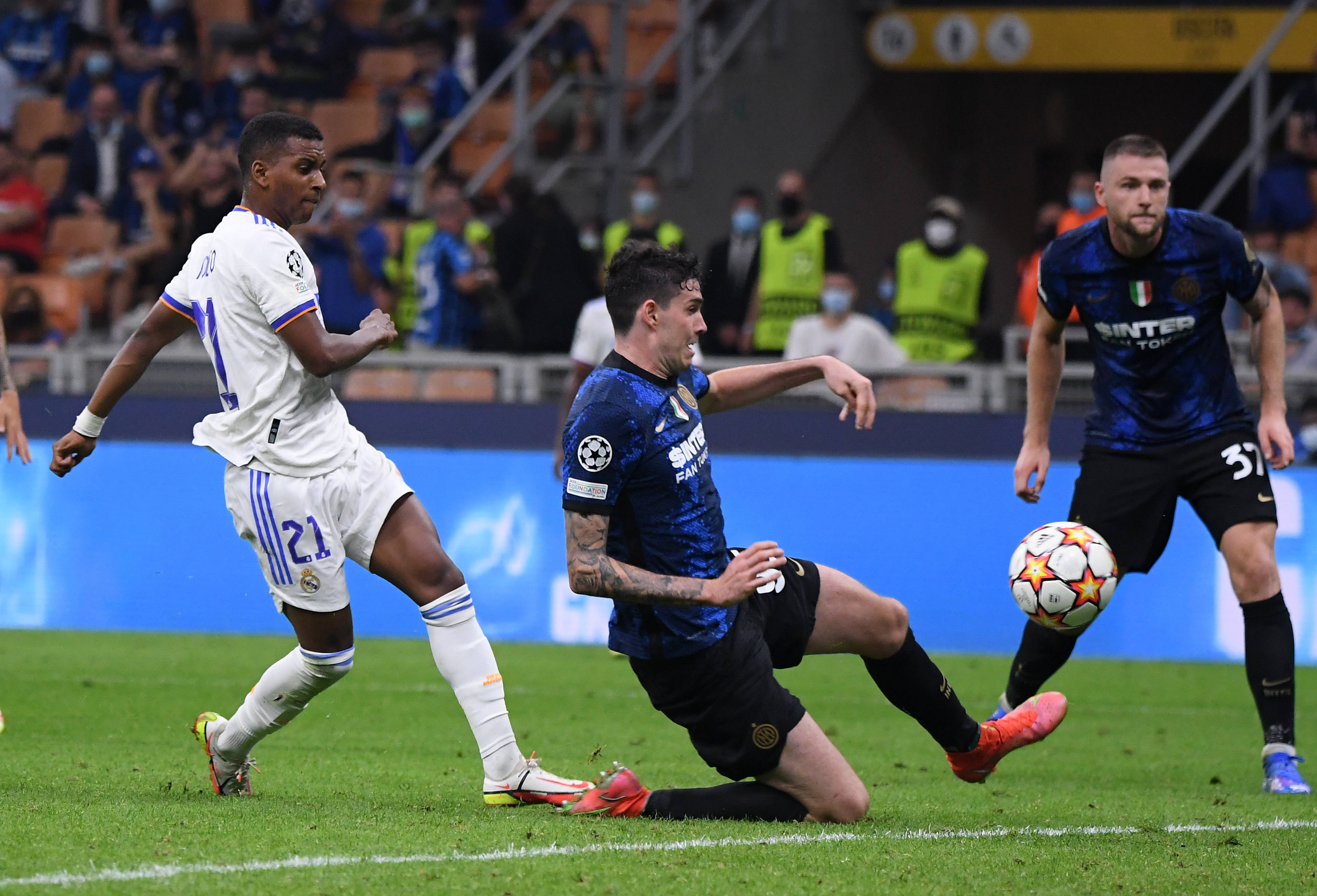 FIFA年度最佳阵容得票明细：哈兰德17分无缘，拉菲尼亚仅第5（FIFA年度最佳阵容投票详解：哈兰德17分落选，拉菲尼亚位列第5）