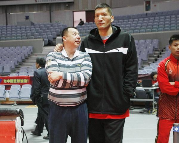 前巴萨高管谈亚马尔：要保持谦逊专注于足球，别相信一切赞美（巴萨前高层谈亚马尔：保持谦逊、专注足球，别被赞誉冲昏头脑）