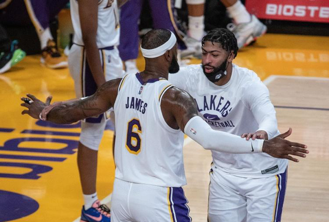 阿门本赛季首次得分30+，他得分上25的比赛火箭4场全胜（阿门本季首砍30+，其25+场次火箭4战全胜）