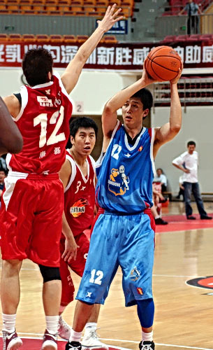 🎮DK 1-0 T1：双C灌满伤害全局大优，DK首局先下一城（🎮DK 1-0 T1：双核输出拉满掌控全图，先拔头筹赢下首局）