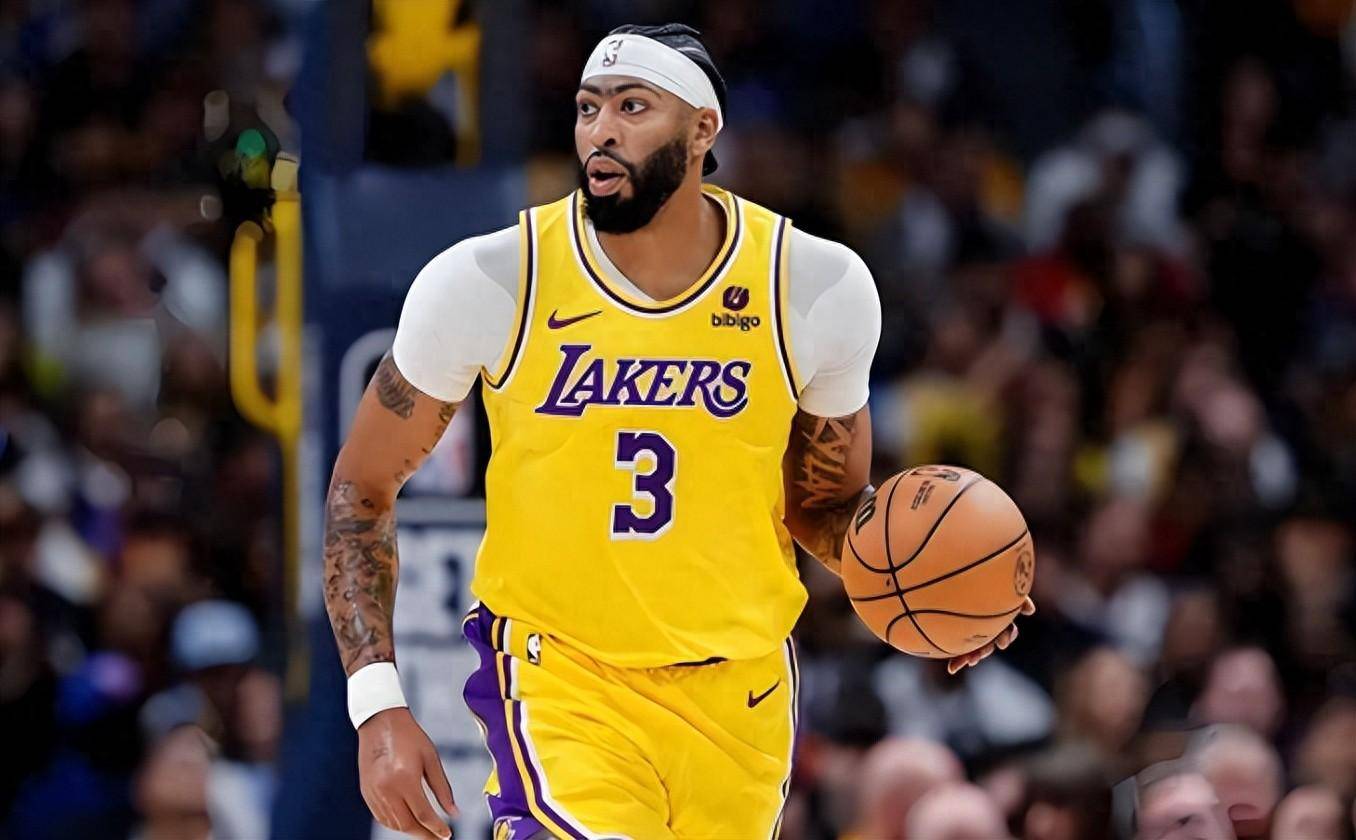 维尼修斯：友谊赛能帮巴西积累经验；我们都很喜欢和安帅共事（维尼修斯：热身赛助巴西涨经验；全队都喜欢与安切洛蒂合作）