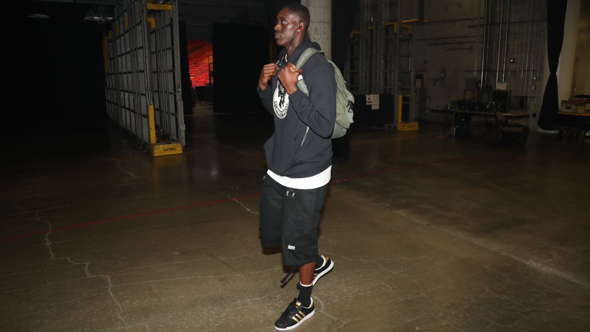 篮球勇士替补中锋封盖高效，数据亮眼（勇士替补中锋防守端高效送帽，数据相当耀眼）