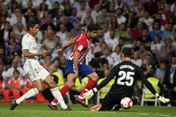 NBA：勇士险胜小牛 库里关键三分救主（NBA：勇士惊险击败小牛 库里关键三分力挽狂澜）