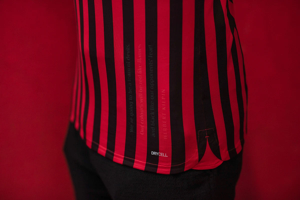 莫德里奇接受前克罗地亚主教练比利奇的个人专访（前克罗地亚主帅比利奇对莫德里奇进行个人专访）