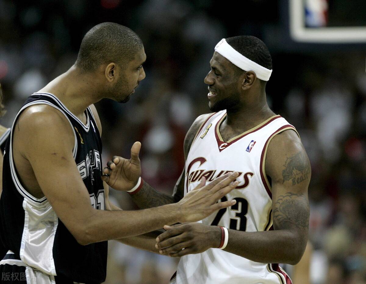 复古？多特球迷提议将球队队徽换回上世纪曾使用过的经典风格（多特蒙德球迷倡议队徽回归上世纪经典设计）