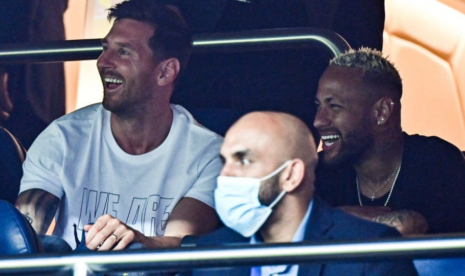 巴萨官方欢迎梅西回归诺坎普：里奥，我们随时欢迎你回家！（巴萨官宣欢迎梅西重返诺坎普：里奥，家门永远为你敞开！）