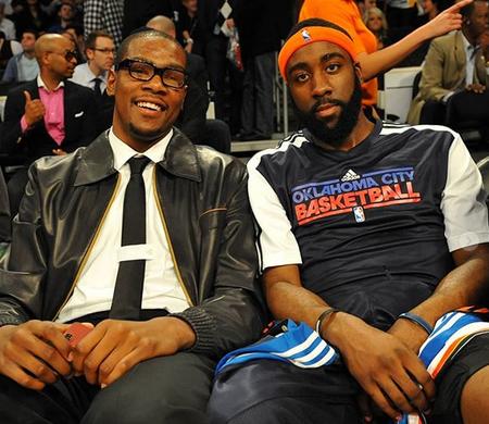 湖人浓眉哥篮下统治力助球队获胜（浓眉内线统治助湖人取胜）