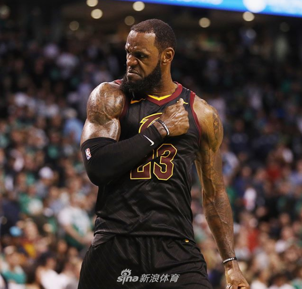 球队反超比分成功，逆转经典重演（球队完成反超，再度上演经典逆转）