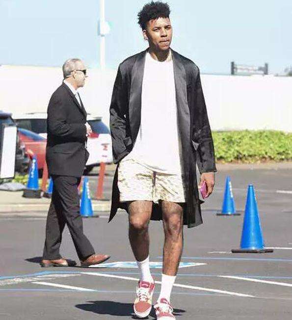 NBA每日最佳：东契奇爆砍45+11+14+5，布伦森三分准绝杀（NBA今日最佳：东契奇轰下45分11板14助5断，布伦森关键三分准绝杀）