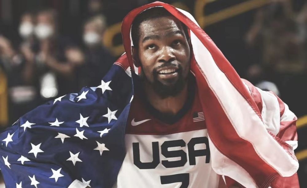 东体：男篮惨败会影响男足；邵佳一带队要改造思想和精神面貌（东体：男篮大败或影响男足，邵佳一执掌球队需重塑理念与精神风貌）